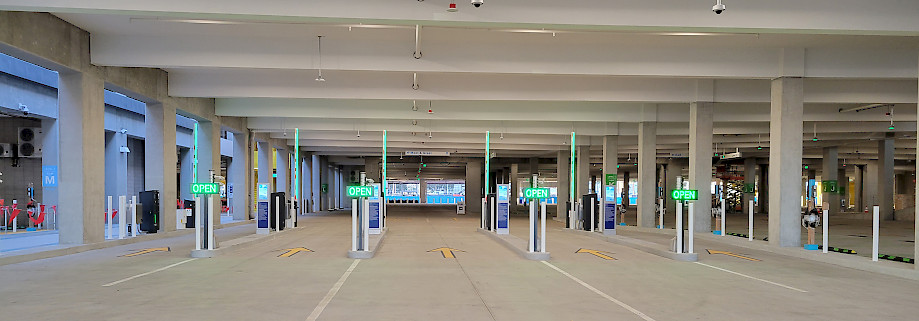 ENTRANCE OF LAX ECONOMY PARKING