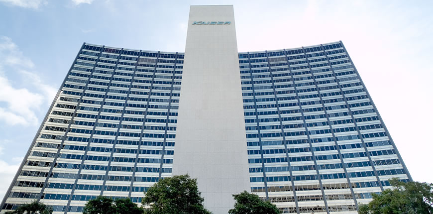 Oakland Lakeside business center