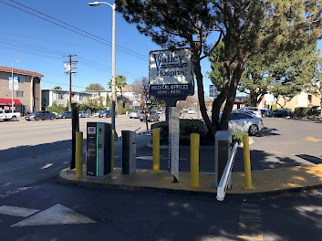 efficient parking and complete entry lane at valley presbyterian hospital