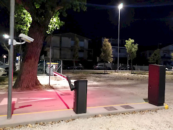 exit lane with License plate recognition camera, PRO barrier and slim station 