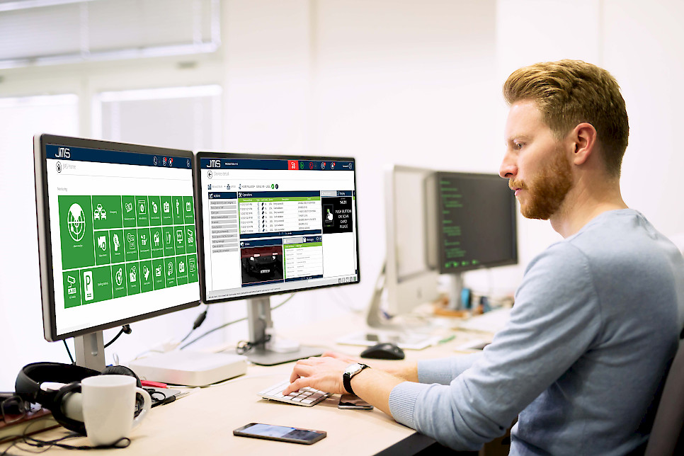 JMS cloud on a PC in front of an operator