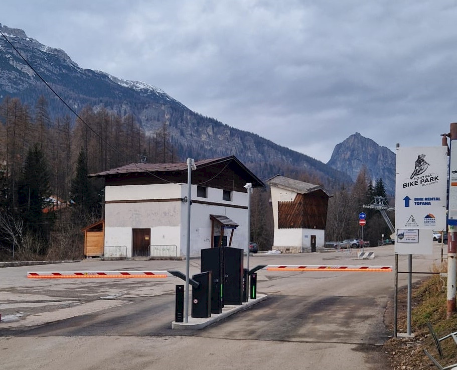 HUB entry and exit lane with barrier and LPR at Tofana - Freccia nel Cielo in Cortina D'ampezzo, Italy.