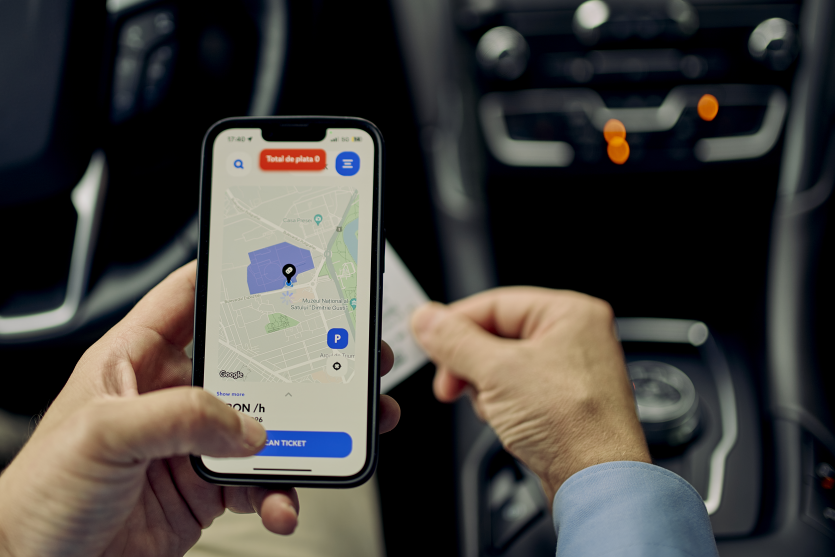 Uppark in a smartphone to pay Romexpo parking.