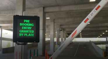 prebooking entry granted by reading of license plate